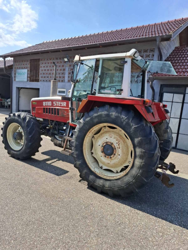 Traktor Steyr 8110