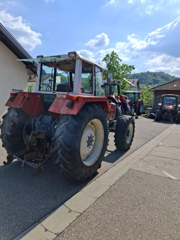 Traktor Steyr 8110