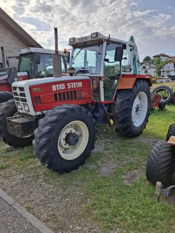 Traktor Steyr 8110