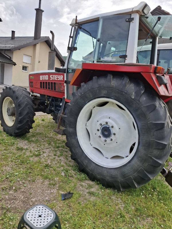 Traktor Steyr 8110
