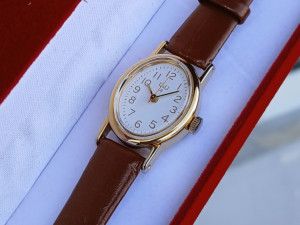 Q&Q VINTAGE DAMSKI MEHANIČKI POZLAĆENI RUČNI ŽENSKI SAT