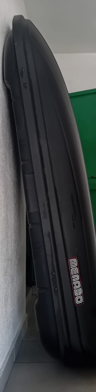 Kofer za auto sa nosacima
