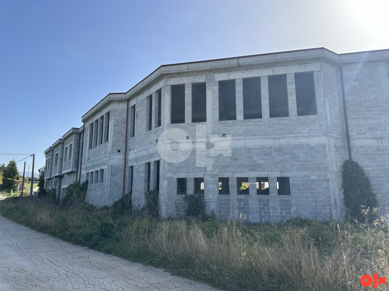 PRODAJA ZEMLJIŠTA I OBJEKTA, SKLADIŠNE HALE, POSLOVNI PROSTOR 8