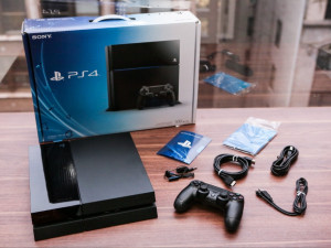 Playstation 4 HDR | 2 joysticka | 30 igrica | GARANCIJA PS4