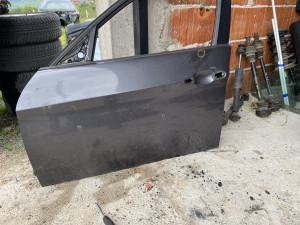 Prednja lijeva vrata bmw e90 e91 ostecena