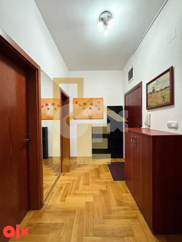 Iznajmljujemo trosoban stan sa garažom, Centar 3