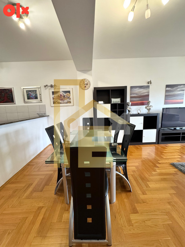 Iznajmljujemo trosoban stan sa garažom, Centar 9