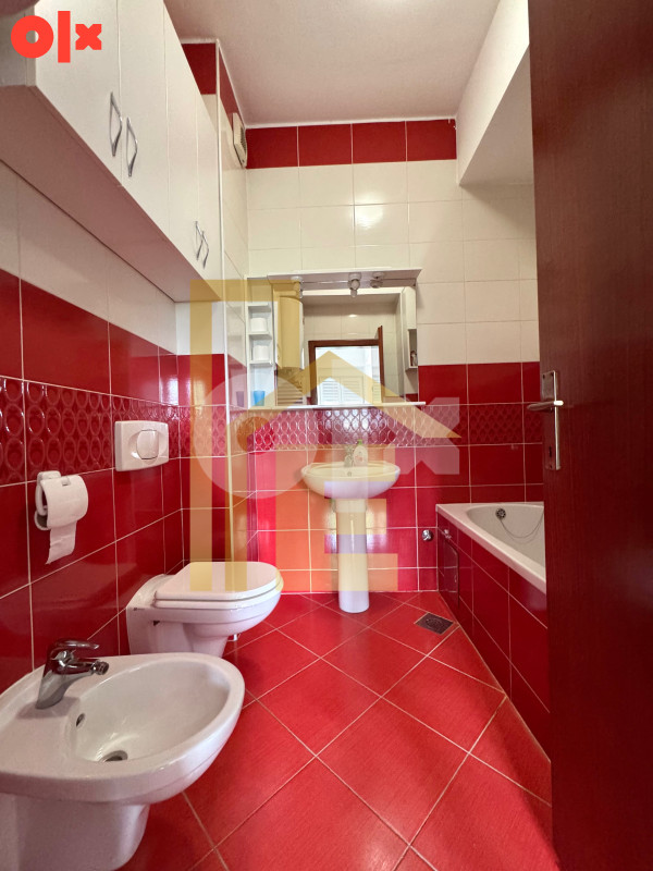 Iznajmljujemo trosoban stan sa garažom, Centar 17
