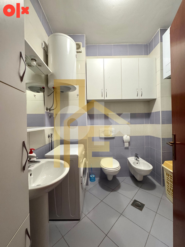 Iznajmljujemo trosoban stan sa garažom, Centar 22