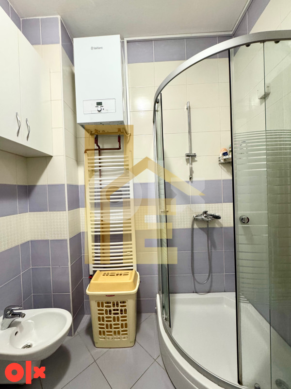 Iznajmljujemo trosoban stan sa garažom, Centar 23