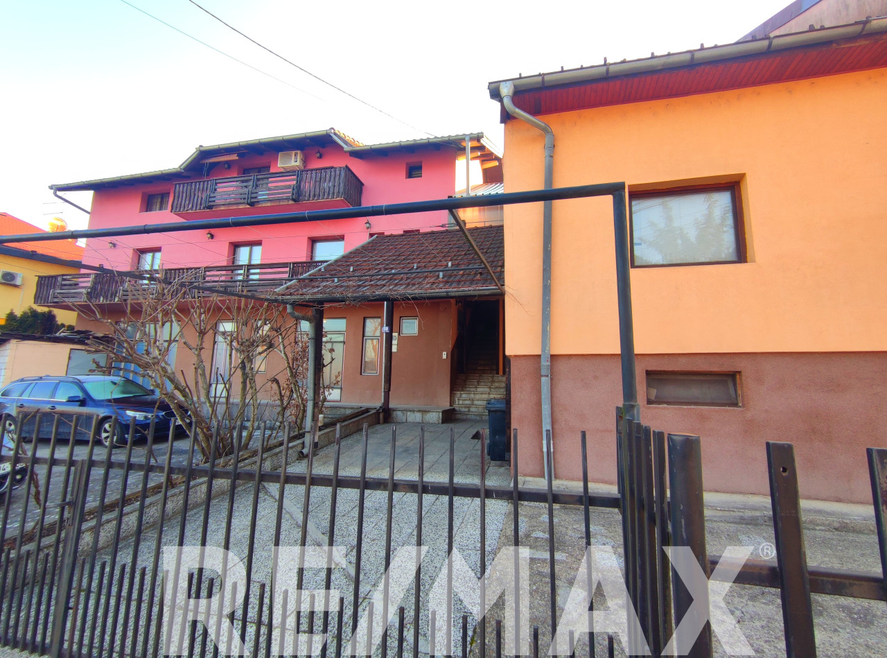 Dvije kuće 400m2 i plac 472m2,STARČEVICA 4