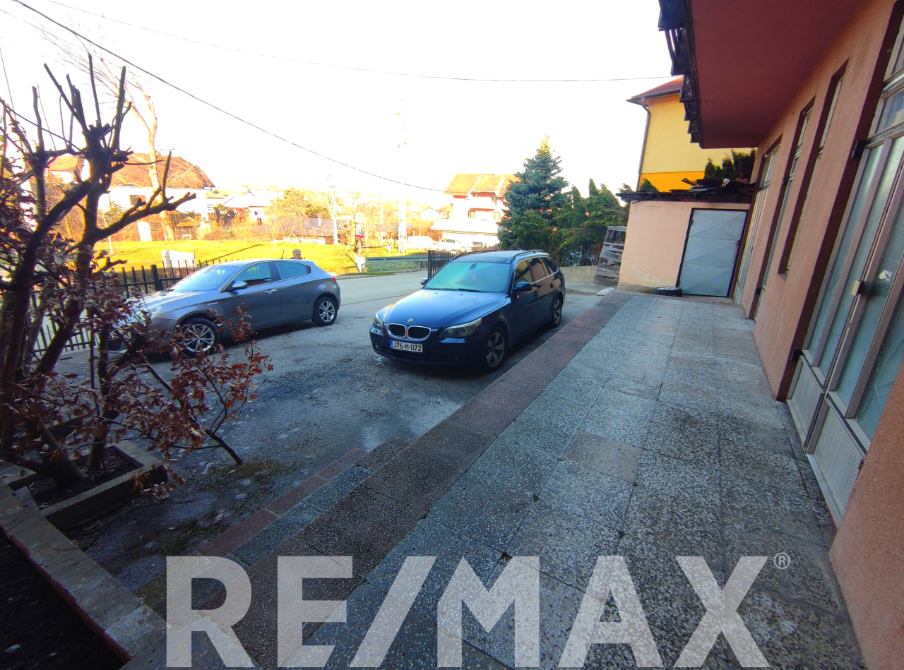 Dvije kuće 400m2 i plac 472m2,STARČEVICA 6