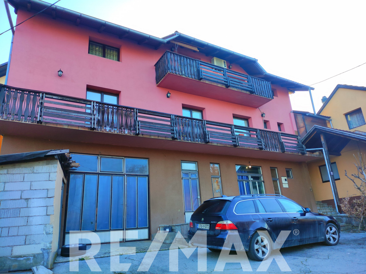 Dvije kuće 400m2 i plac 472m2,STARČEVICA 7