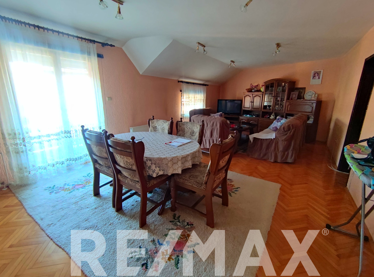 Dvije kuće 400m2 i plac 472m2,STARČEVICA 8