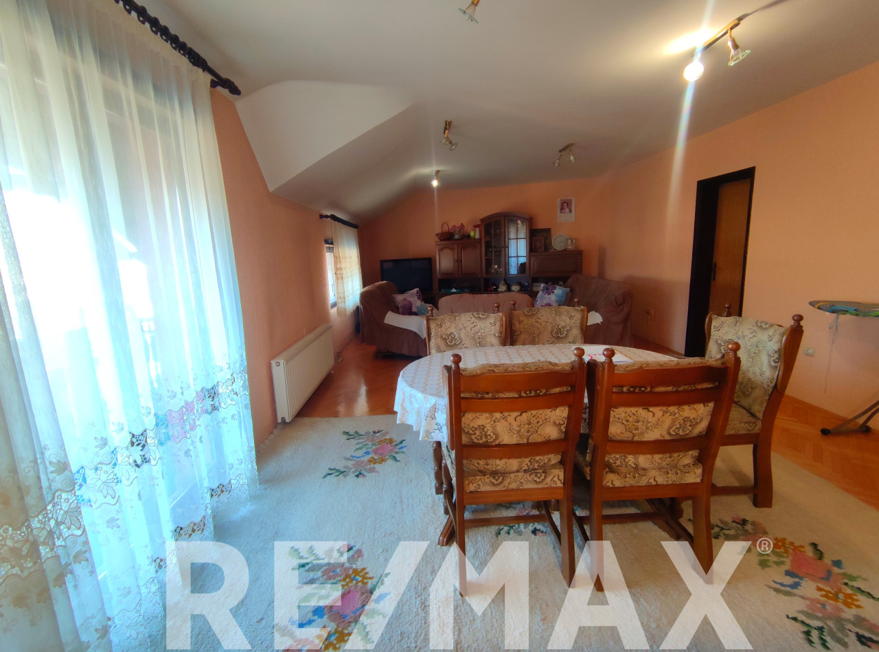 Dvije kuće 400m2 i plac 472m2,STARČEVICA 9