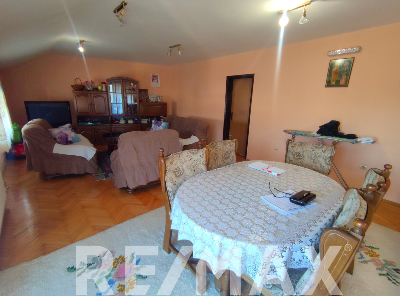 Dvije kuće 400m2 i plac 472m2,STARČEVICA 13