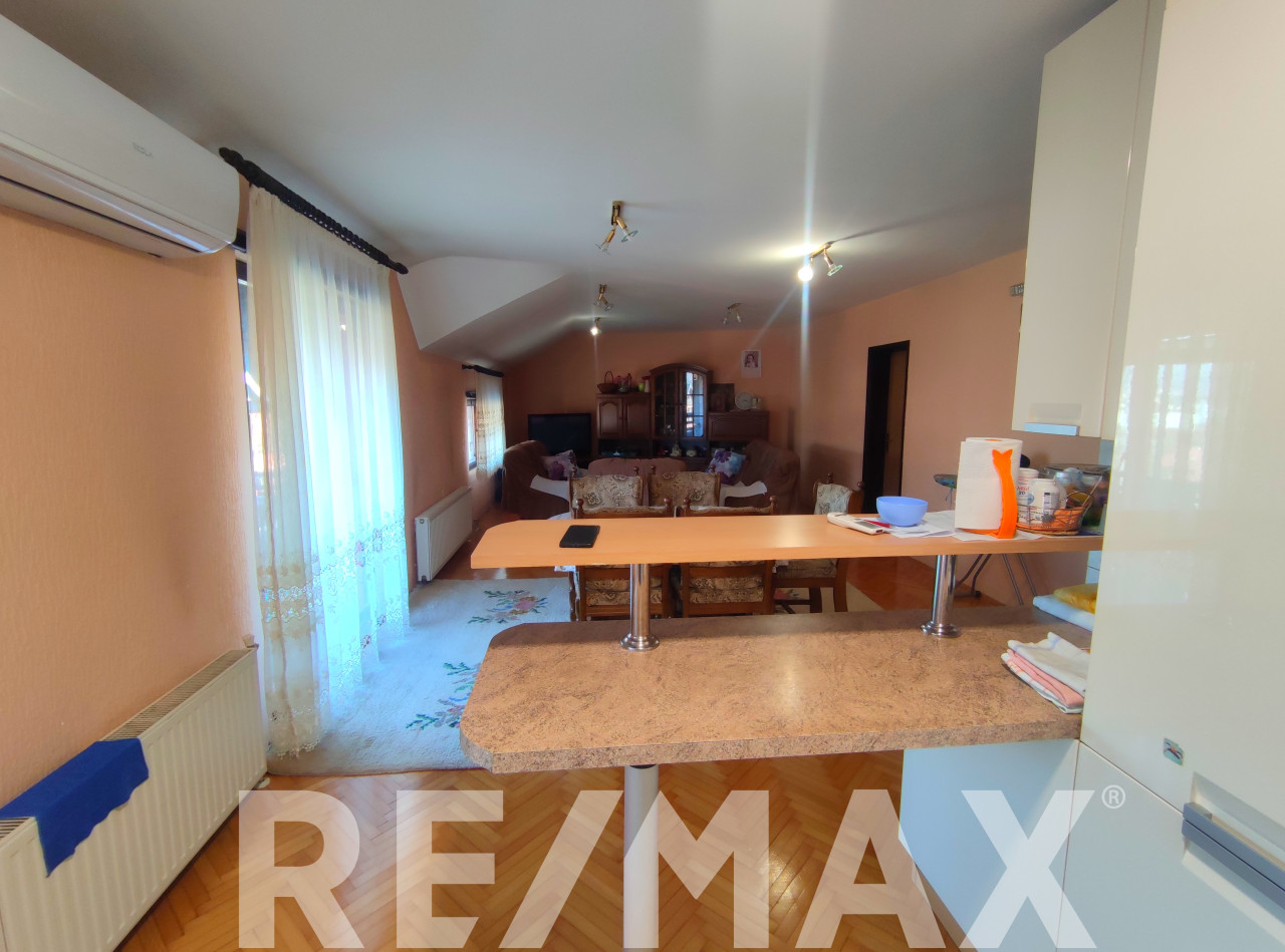 Dvije kuće 400m2 i plac 472m2,STARČEVICA 16