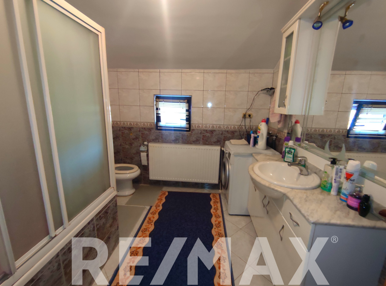 Dvije kuće 400m2 i plac 472m2,STARČEVICA 18