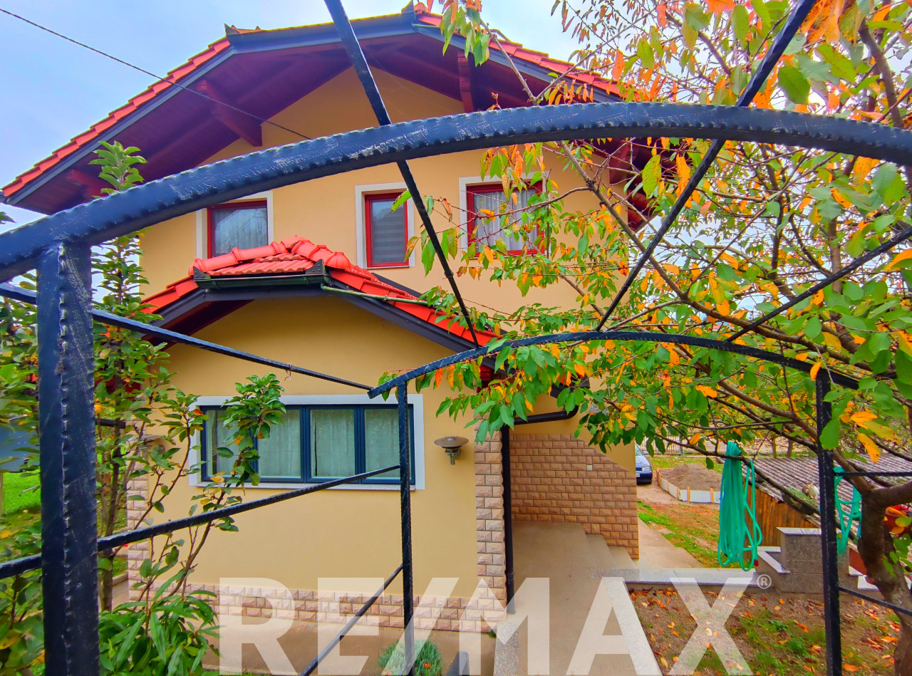 ODLIČNA RENOVIRANA KUĆA 162m2,KOTOR VAROŠ 4