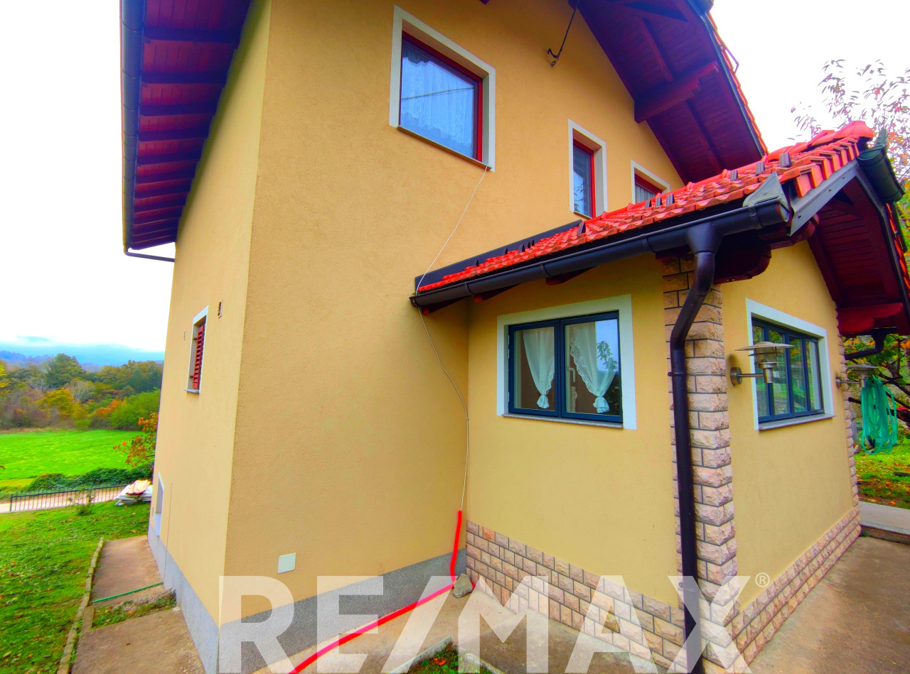ODLIČNA RENOVIRANA KUĆA 162m2,KOTOR VAROŠ 7