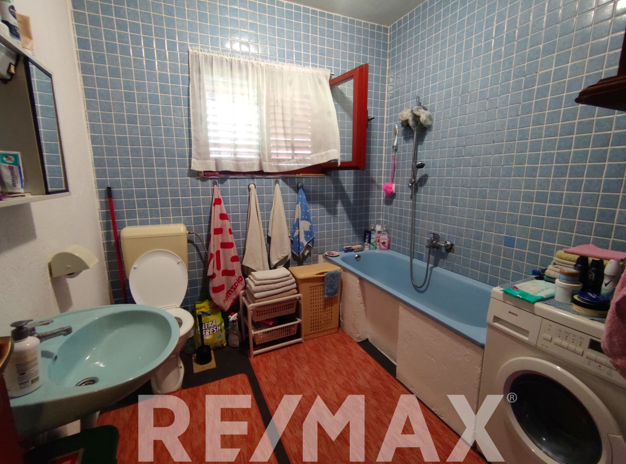 ODLIČNA RENOVIRANA KUĆA 162m2,KOTOR VAROŠ 18