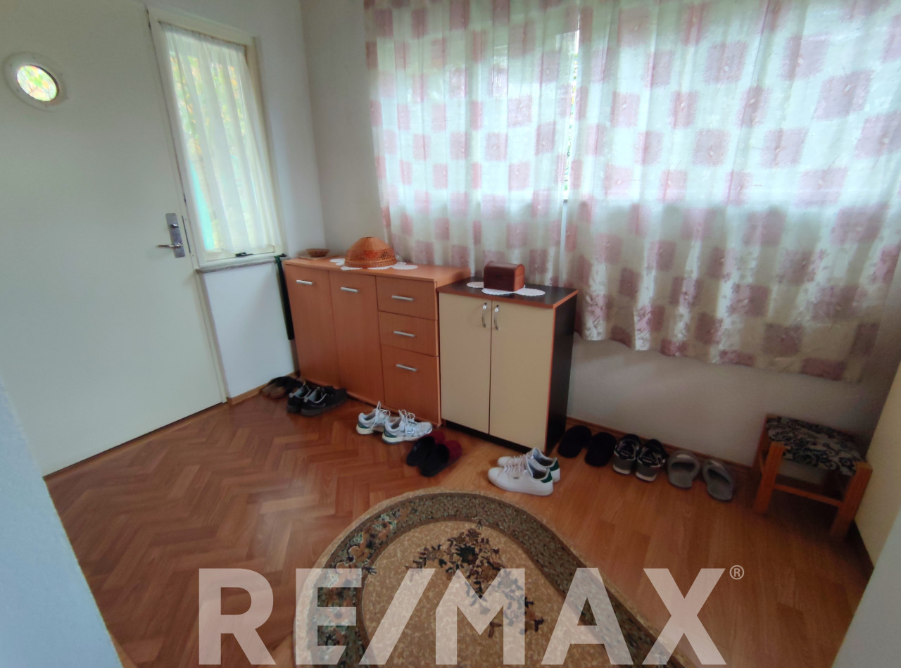ODLIČNA RENOVIRANA KUĆA 162m2,KOTOR VAROŠ 20