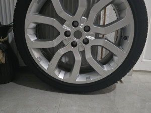 Felga 22 Range Rover Sport Original sa gumom