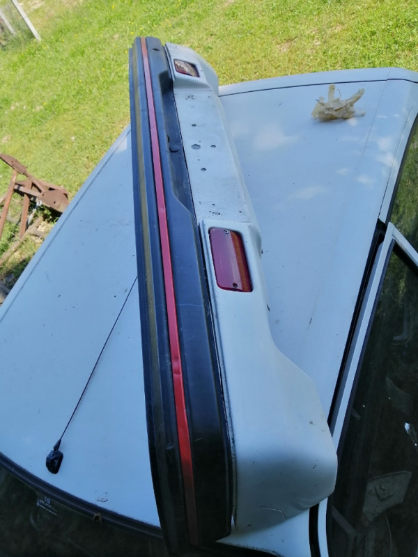 Peugeot 205 gti zadnji spojler pezo