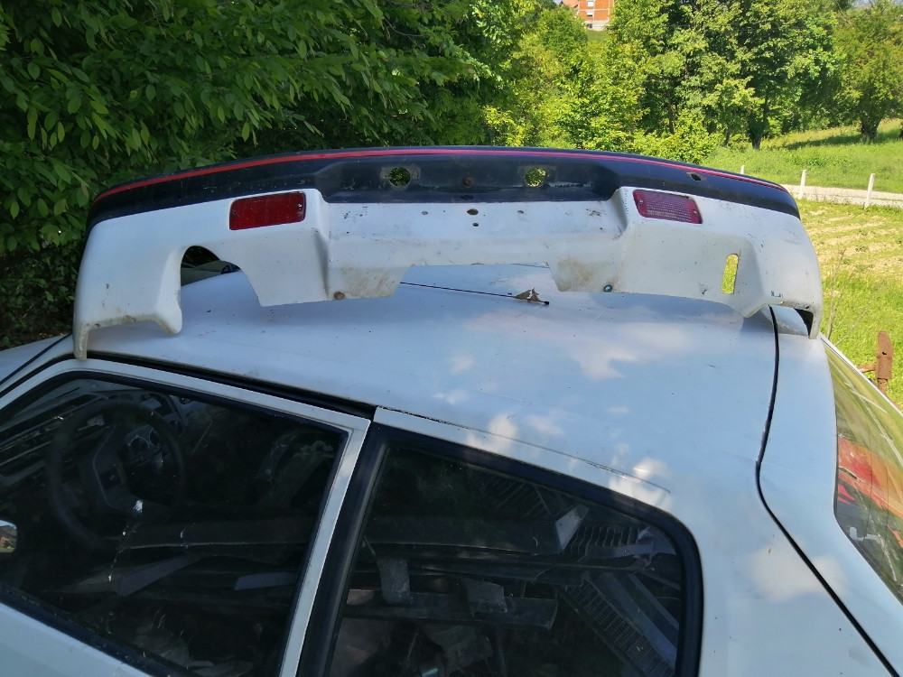 Peugeot 205 gti zadnji spojler pezo