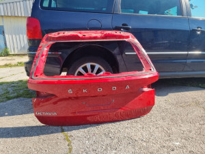 Zadnja Hauba Skoda Octavia 2022God