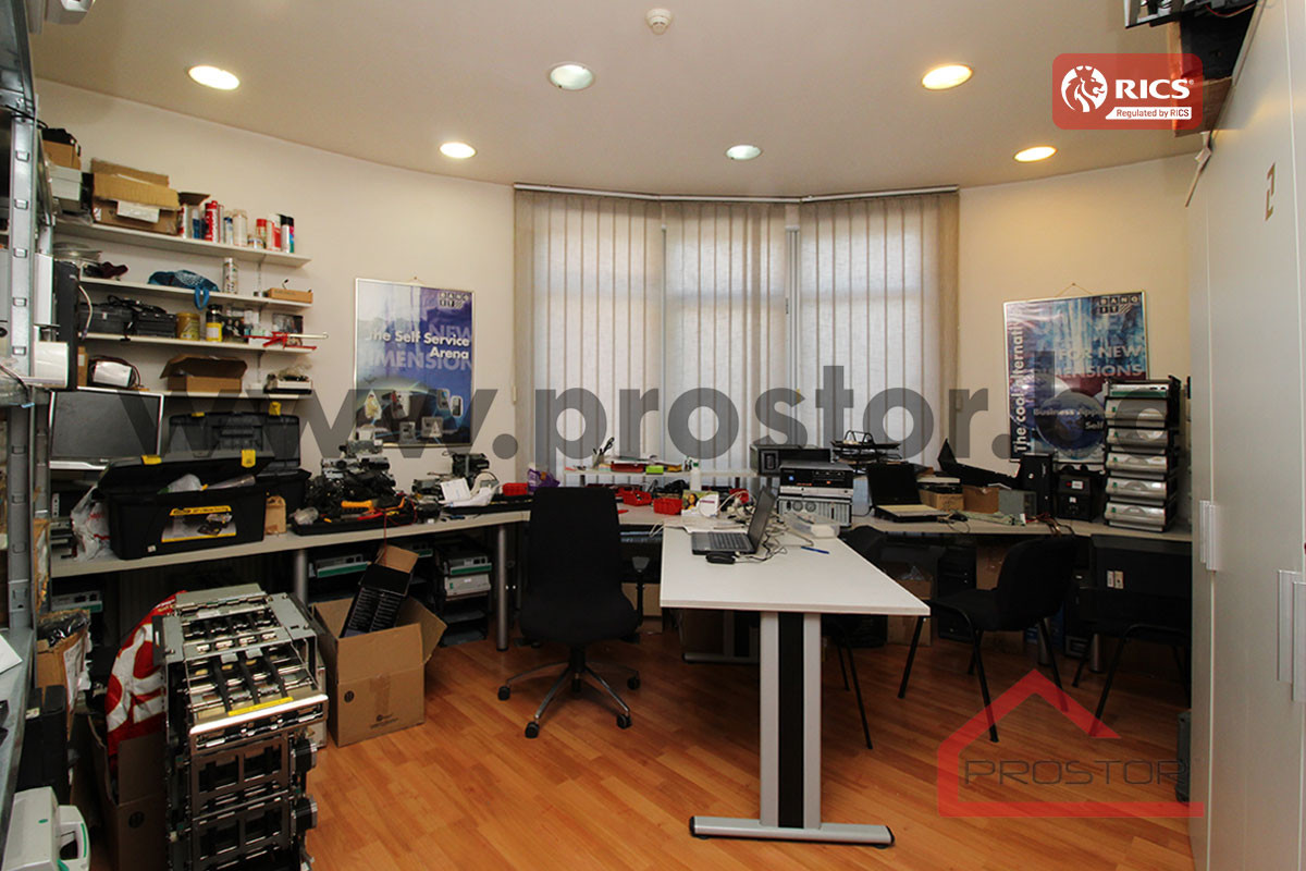 PROSTOR prodaje: Kancelarijski prostor, 142m2, Velešići 8