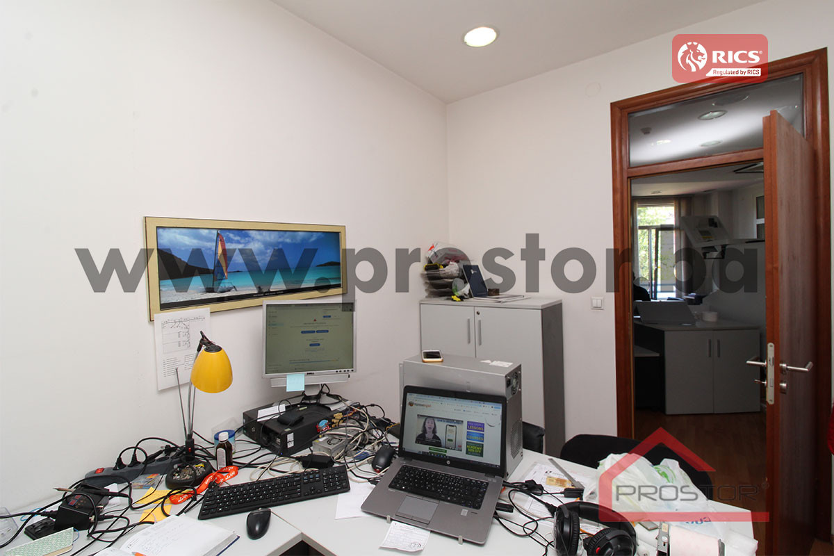 PROSTOR prodaje: Kancelarijski prostor, 142m2, Velešići 10