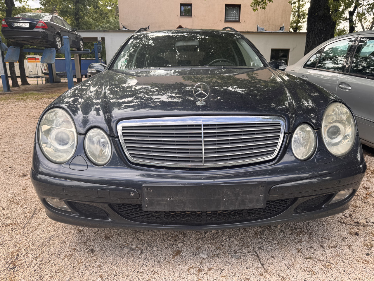 PREDNJI BRANIK MERCEDES E W211 CLASSIK SA SENZORIMA 2003