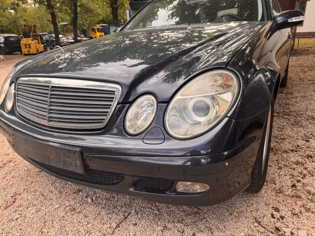 PREDNJI BRANIK MERCEDES E W211 CLASSIK SA SENZORIMA 2003