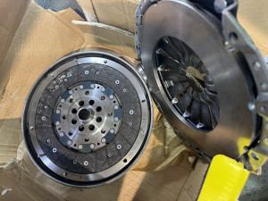 Mazda zamajac korpa lamela druk lezaj