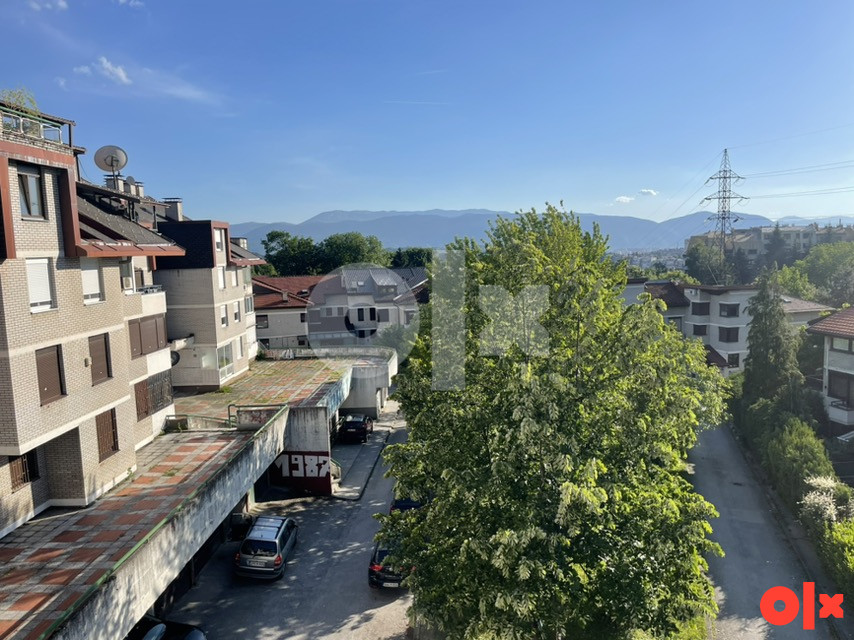 Centar Breka trosoban polunamješten stan 85m2 sa garažom 3
