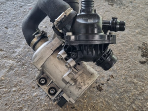 Vodena pumpa termostat BMW E60 N52 motor