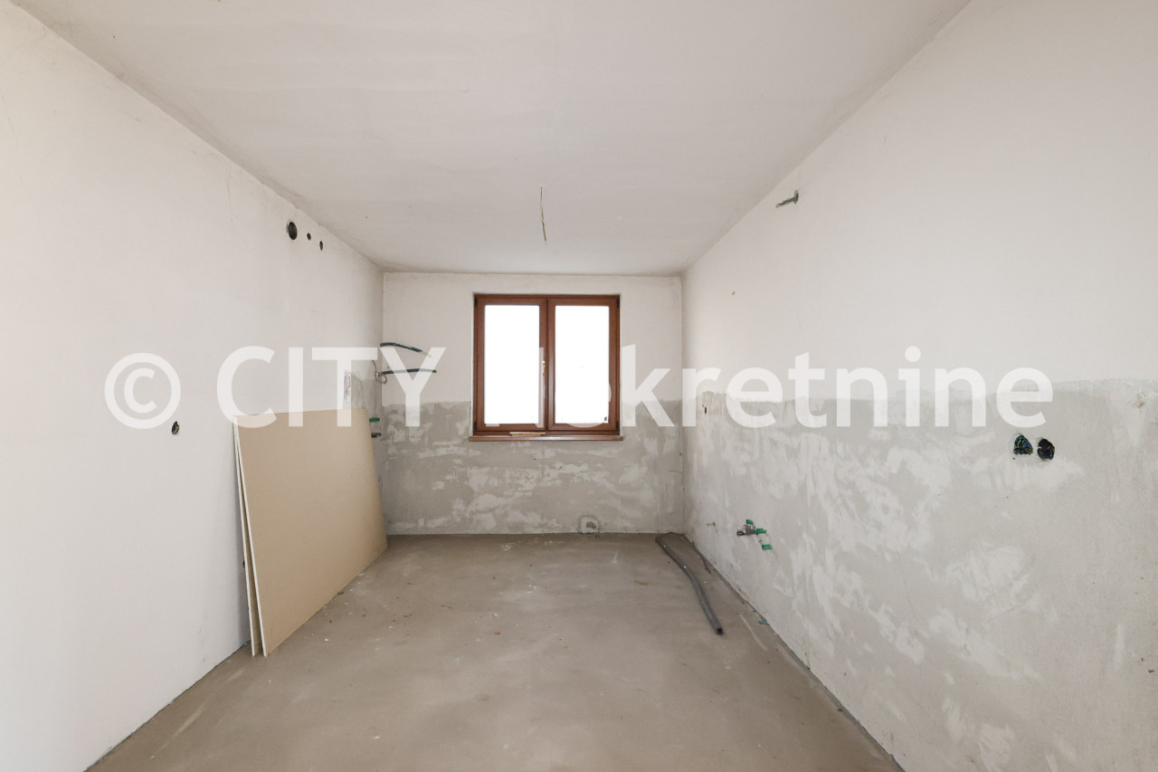 Kuća i dvorište - Novo Sarajevo - Hrasno brdo - 266 m2 10