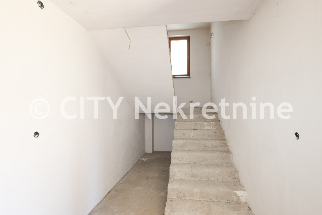 Kuća i dvorište - Novo Sarajevo - Hrasno brdo - 266 m2 12
