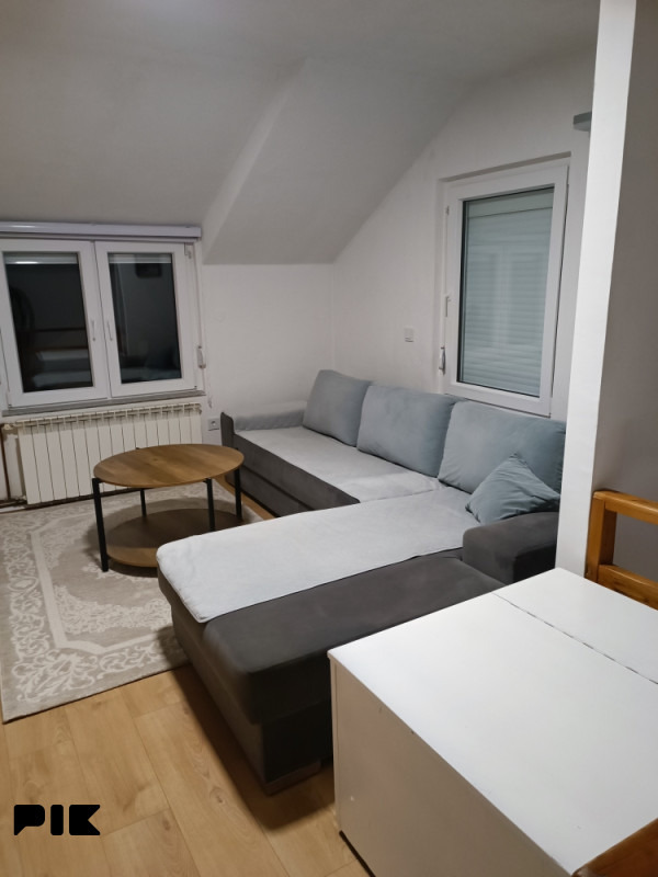 Izdaje se dvoetažni/Sarajevo -Centar-Šip /