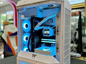 GAMING PC RYZEN 7 9800X3D 32GB  RTX 5070 X3 12GB GDDR6X 1TB NVMe