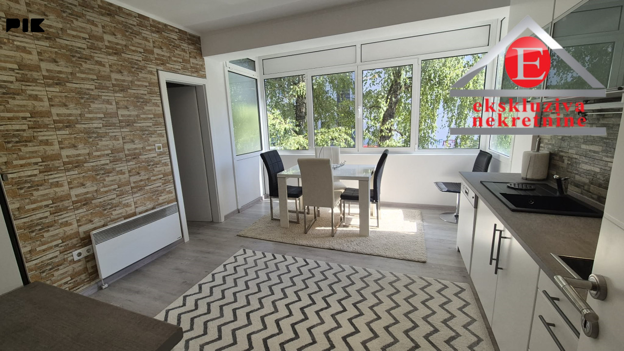 - Centar - Renoviran trosoban stan 82 m2, I sprat ID 4315/DŠ