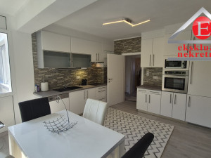 - Centar - Renoviran trosoban stan 82 m2, I sprat ID 4315/DŠ photo 2