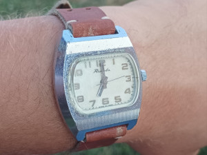 stari ruski vintage mehanički sat raketa tv