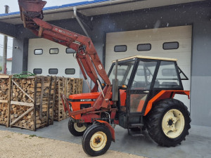 TRAKTOR ZETOR 5211 UTOVARIVAČ KABINA