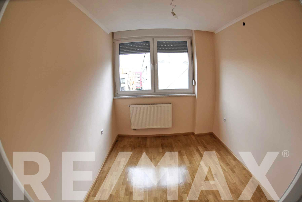 CENTAR- nenamješten stan-POSLOVNI PROSTOR- Banja Luka – další
