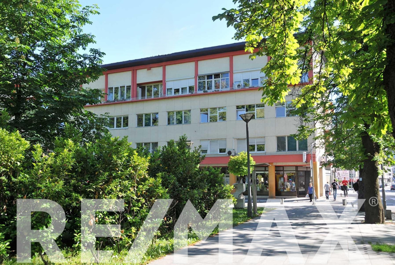 CENTAR- nenamješten stan-POSLOVNI PROSTOR- Banja Luka 12