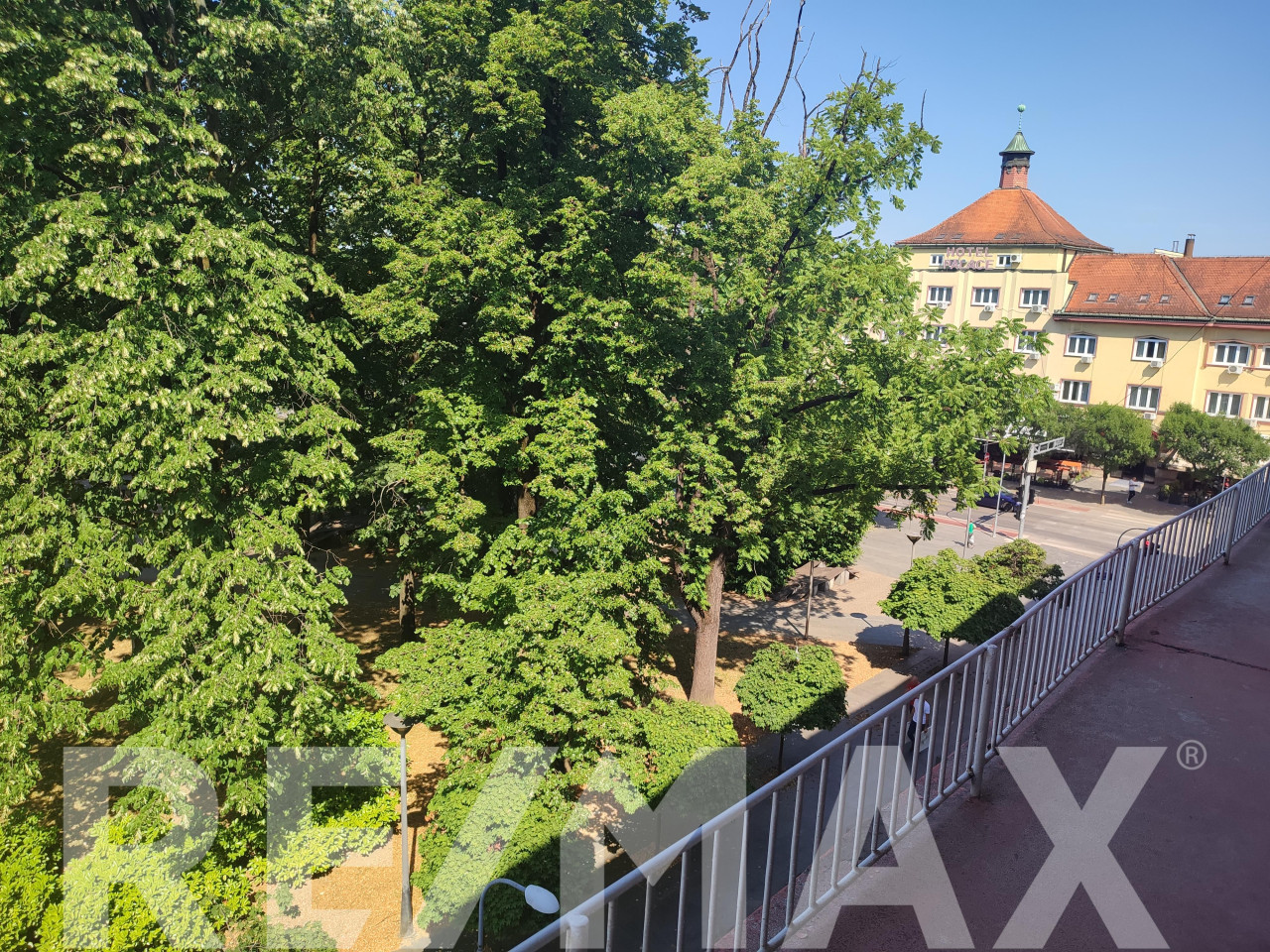 CENTAR- nenamješten stan-POSLOVNI PROSTOR- Banja Luka