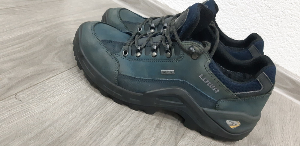 LOWA cipele/patike GORETEX br.43.5