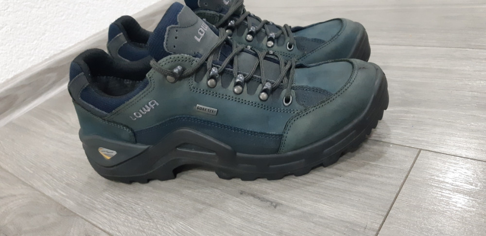 LOWA cipele/patike GORETEX br.43.5